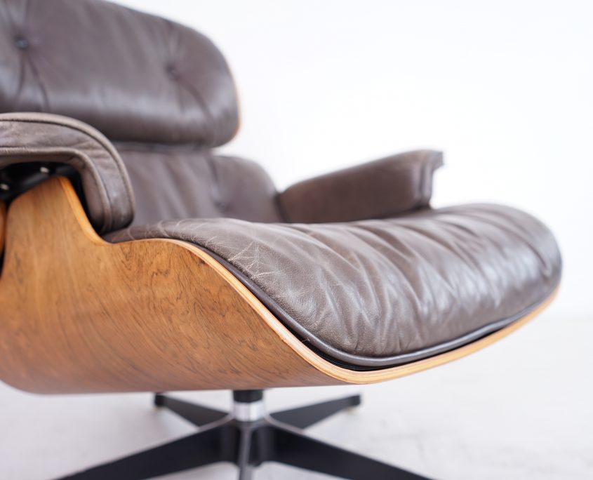 Restauration Vitra Eames Lounge Chair Holz Furnier Vintage Patina